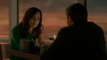 Dark Matter Outfits: Handbag of Amanda Lucas (Alice Braga)  in season 1, episode 7