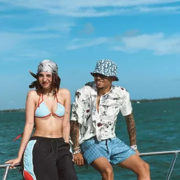 Dior x Parley White & Blue Large Oblique Bucket Hat worn by Ozuna on the Instagram account @domelipa