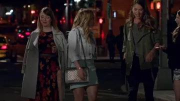 Chanel Metallic Boy Bag worn by Kelsey Peters (Hilary Duff) as seen in Younger (S01E05)