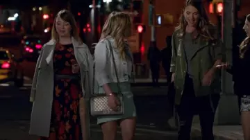 Chanel Metallic Boy Bag worn by Kelsey Peters (Hilary Duff) as seen in Younger (S01E05)