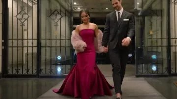 Solace London Jodi Robe bustier en crêpe et sergé de satin en rose portée par Jenn Tran comme on le voit dans The Bachelorette (S21E03)