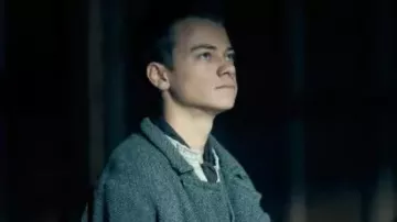Peaky Blinders Outfits: Duke Shelby (Con­rad Khan) is wearing Wool Jacket in season 6, episode 6 of the TV series