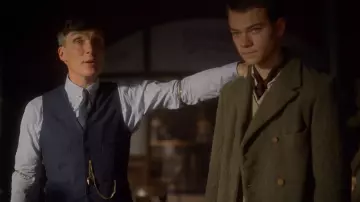 Peaky Blinders Outfits: Duke Shelby (Con­rad Khan) is wearing Wool Jacket in season 6, episode 6 of the TV series