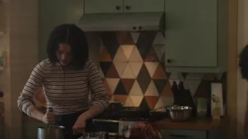 Haut à manches longues à carreaux de pierre Volcom porté par Jaden Sabich (Chase Infiniti) comme on le voit dans Présumé innocent (S01E08)