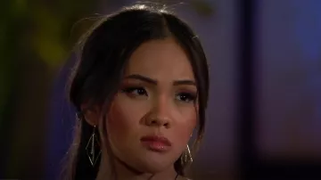 Brevani Boucles d’oreilles géométriques 3D en or jaune 14 carats et diamants portés par Jenn Tran comme on le voit dans The Bachelorette (S21E03)