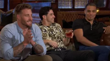 Chemise Hugo Boss Straight Fit en vert portée par Devin Strader comme on le voit dans The Bachelorette (S21E03)