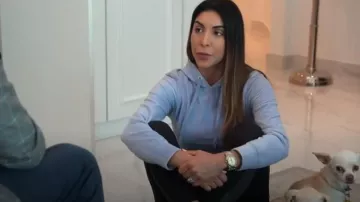 Alexander Wang Sweat à capuche court à manches longues en velours côtelé stretch porté par Taleen Marie comme on le voit dans The Real Housewives of Dubai (S02E08)