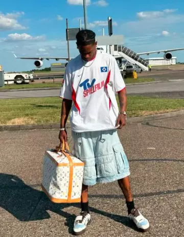 Vetements Light Blue Wrapped-Pocket Cargo Jeans worn by Travis Scott on the Instagram account @travisscott