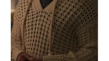 Atuendos de la temporada 2 de UnPrisoned: Mal (Marque Richardson) lleva una sudadera con capucha de ganchillo