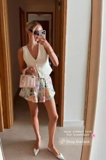 Pendientes de croissant Heaven Mayhem usados por Leonie Hanne en su historia de Instagram el 24 de julio de 2024