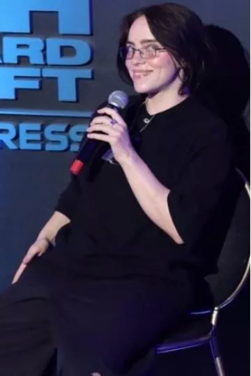 Oakley Vintage Polo Shirt worn by Billie Eilish at Hit Me Hard and Soft Event Mexico on July 19, 2024