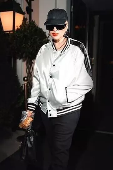 Lunettes de soleil Celine Triomphe Xl 01 en acétate portées par Lady Gaga à Paris le 23 juillet 2024