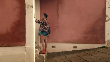 Skins Outfits: Liv Malone (Laya Lewis) is wearing Sunterra Patterned Windbreaker Jacket in season 6, episode 8