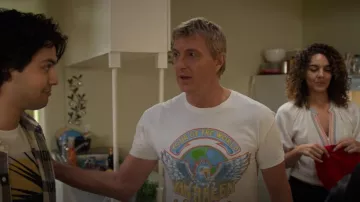 Marine Layer Bea Top porté par Carmen Diaz (Vanessa Rubio) comme on le voit dans Cobra Kai (S06E01)