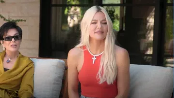 Body à col montant Skims porté par Khloe Kardashian comme on le voit dans The Kardashians (S05E10)