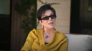 Boucles d’oreilles à gros maillons en or blanc avec diamants portées par Kris Jenner comme on le voit dans The Kardashians (S05E10)