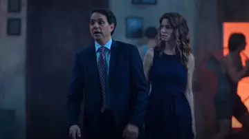 Vestido Hobbs Blythe usado por Amanda LaRusso (Courtney Henggeler) como se ve en Cobra Kai (T06E03)