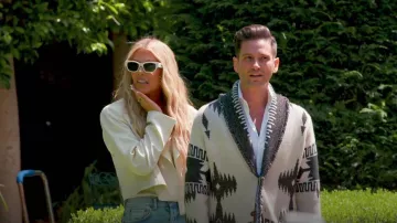 Lunettes de soleil Miu Miu MU 09WS portées par Tracy Tutor comme on le voit dans Million Dollar Listing Los Angeles (S15E03)