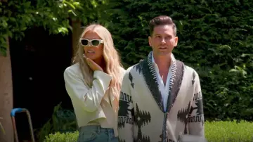 Lunettes de soleil Miu Miu MU 09WS portées par Tracy Tutor comme on le voit dans Million Dollar Listing Los Angeles (S15E03)