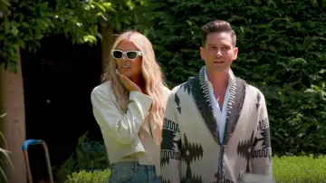 Blazer court à effet satiné en édition limitée Zara porté par Tracy Tutor comme on le voit dans Million Dollar Listing Los Angeles (S15E03)