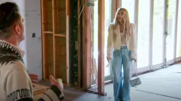 Chanel Timeless Light Blue porté par Tracy Tutor comme on le voit dans Million Dollar Listing Los Angeles (S15E03)