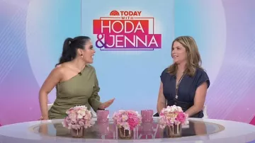 Vestido midi de un hombro de Saison Hardin usado por Donna Farizan como se ve en Today with Hoda & Jenna el 25 de julio de 2024