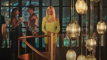 Minivestido fruncido de un solo hombro de H&M usado por Isadora Artiñán (Valentina Zenere) como se ve en Elite (T08E01)