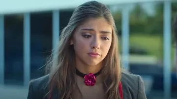 Handcess Black Velvet Choker Necklace Rose Floral worn by Sara (Carmen Arrufat) as seen in Elite (S08E02)