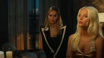 Do It Diana Vreeland Blazer worn by Roberta (Luz Cipriota) as seen in Elite (S08E03)