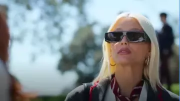 SA106 80s Flat Top Retro Disco Rhinestone Shade Gafas de sol usadas por Isadora Artiñán (Valentina Zenere) como se ve en Elite (S08E03)