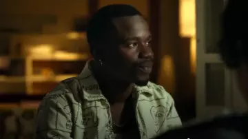 Carne Bollente Chaqueta The Timeline - Beige claro usada por Dalmar (Iván Mendes) como se ve en Elite (T08E06)