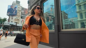 Celine Eyewear Triomphe Lunettes de soleil rectangulaires portées par Jade Shenker comme on le voit dans Owning Manhattan (S01E02)