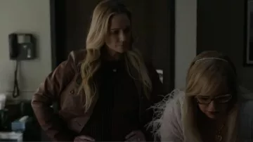 Haut Pistola Betsy porté par Jennifer Jareau (A. J. Cook) tel qu’on le voit dans Esprits criminels (S17E07)