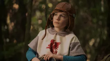 Get the costumes from Time Bandits TV series: Kevin (Kal-El Tuck) is wearing Aviator Leather Helmet Hat in season 1, episode 3