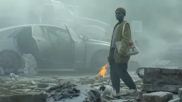 A Quiet Place: Day One - Outfits: Samira (Lupita Nyong'o) is wearing I Love New York Tote Bag in the movie