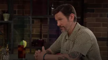 Polo Todd Snyder Knit Jacquard en Tela Desteñida Excedente usado por Daniel Romalotti (Joey Graziadei) como se ve en The Young and the Restless el 29 de julio de 2024