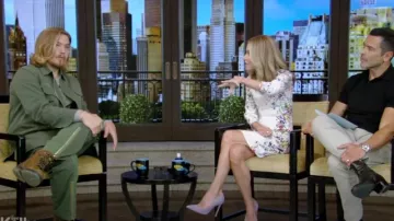 Pantalones cargo Simkhai James Surplus usados por Dylan Sprouse como se vio en LIVE with Kelly and Mark el 31 de julio de 2024