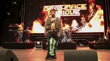 Pantalon cargo porté par Juice Wrld comme on le voit dans le clip officiel de In My Head