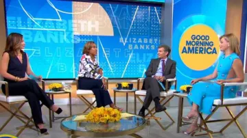 Roger Vivier I Love Vivier Sandalias de cuero metalizado con tacón adornado usadas por Elizabeth Banks como se vio en Good Morning America el 30 de julio de 2024