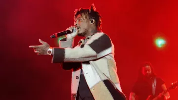 Juice Wrld is wearing patchwork jacket for Las Vegas Music Festival on November 1er, 2019
