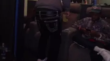 Juice Wrld's black jeans in his Chasethemoney Freestyle's music video