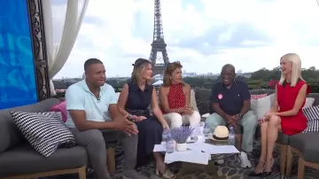 Sandalia Gucci Slide With Horsebit usada por Savannah Guthrie como se ve en Today el 1 de agosto de 2024