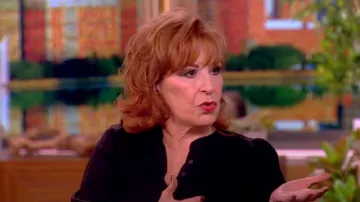 Veronica Beard Coralee Front Button Blouse porté par Joy Behar comme on le voit dans The View le 1er août 2024