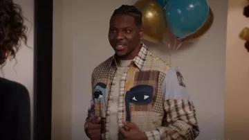 KidSuper Brown Cotton Shirt porté par Cam Watkins (Mitchell Edwards) comme on le voit dans All American : Homecoming (S03E04)