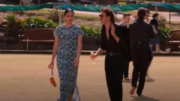 Robe Maxi Liquid Sheer portée par Reema (Safia Arain) comme on le voit dans Bump (S04E05)