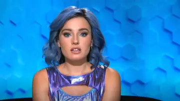 Allegra K Débardeur court sans manches métallisé découpé porté par Ainsley comme on le voit dans Big Brother (S26E01)