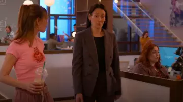 Veronica Beard Lawrence Plaid Dickey Jacket portée par Anna (Sian Clifford) comme on le voit dans Unstable (S02E01)