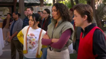 & Other Stories Camiseta de Jersey con Estampado Floral usada por Luna (Rachel Marsh) como se ve en Unstable (S02E03)
