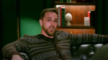 Cárdigan Gap Fairisle usado por Adam como se ve en Claim to Fame (S03E03)