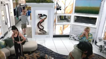 Sage collective workout Set tenue Black Striped portée par Brooklyn comme on le voit dans Big Brother (S25E05)